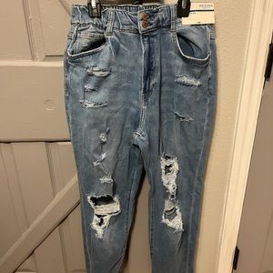New with tags …Arizona mom, jeans with elastic waist and two buttons